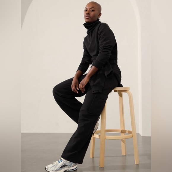 Athleta Easy Fleece Mid Rise Cargo Pant // Black - Picture 9 of 16